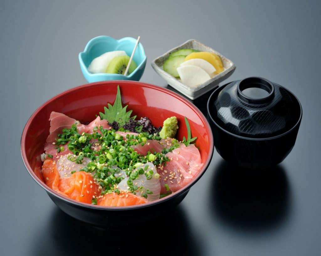 平屋のおまかせ海鮮丼